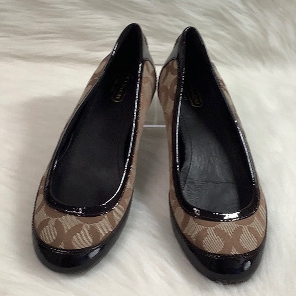 LIKE NEW COACH "True" Brown Signature and Patent Leather Ballet Flats - Picture 2 of 15